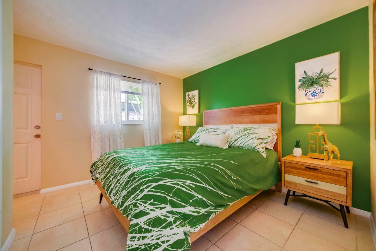 Beautiful Old Apartment With Beach Gear ฟอร์ต ลอเดอร์เดล ภายนอก รูปภาพ