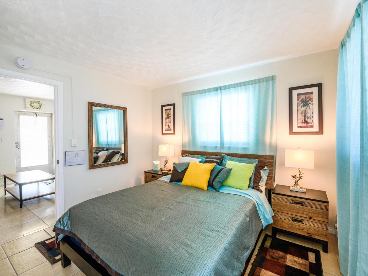 Beautiful Old Apartment With Beach Gear ฟอร์ต ลอเดอร์เดล ภายนอก รูปภาพ